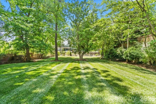 1160 S Kings Drive, Charlotte, NC 28207