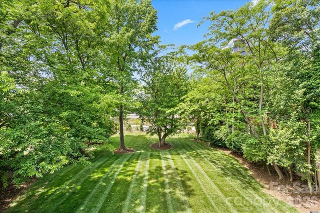 1160 S Kings Drive, Charlotte, NC 28207