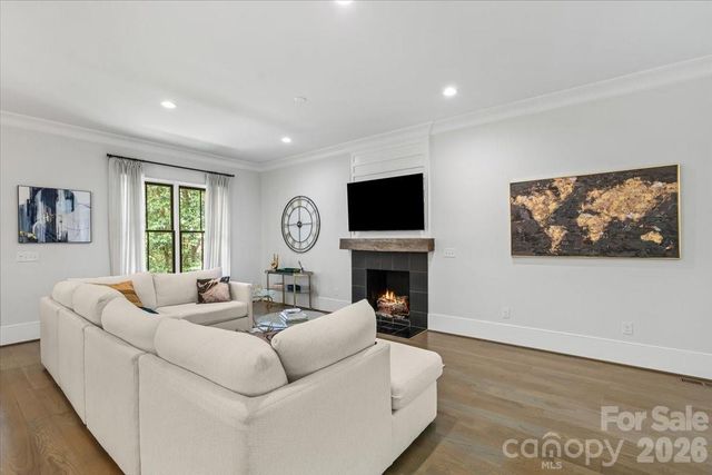 1160 S Kings Drive, Charlotte, NC 28207