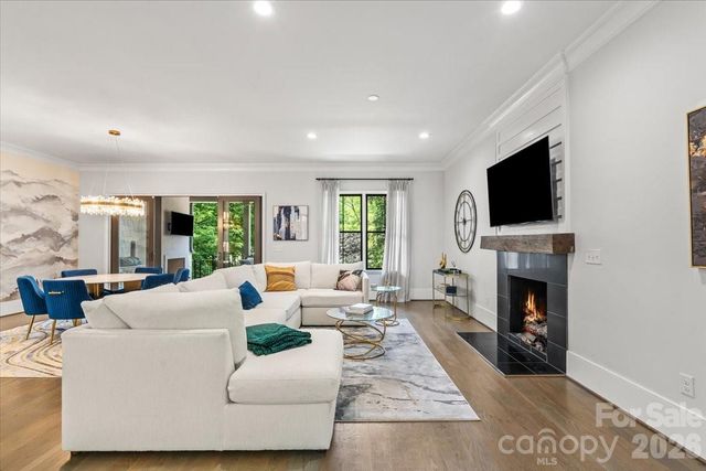 1160 S Kings Drive, Charlotte, NC 28207