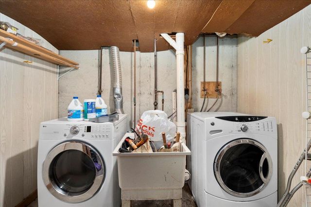 27 Dunvegan Woods Drive, Hampton, NH 03842