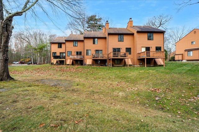 27 Dunvegan Woods Drive, Hampton, NH 03842