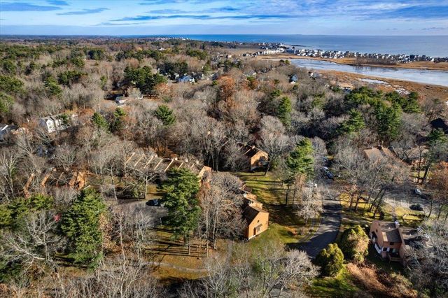 27 Dunvegan Woods Drive, Hampton, NH 03842