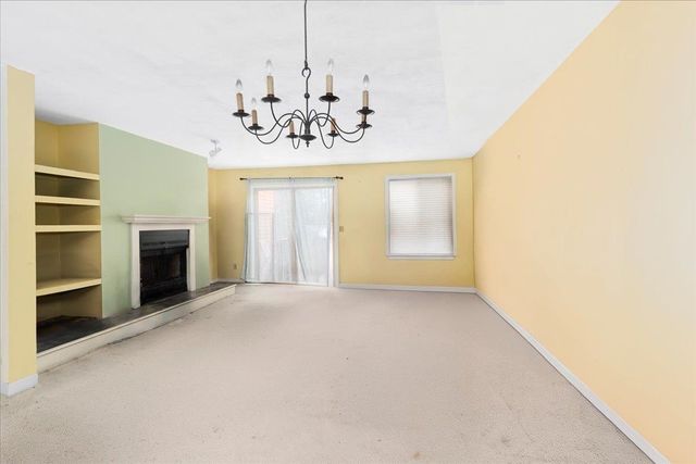 27 Dunvegan Woods Drive, Hampton, NH 03842