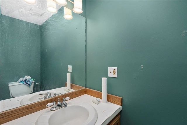 27 Dunvegan Woods Drive, Hampton, NH 03842