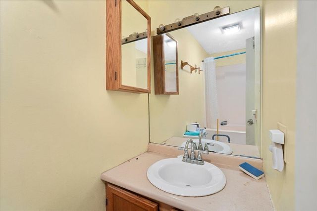 27 Dunvegan Woods Drive, Hampton, NH 03842