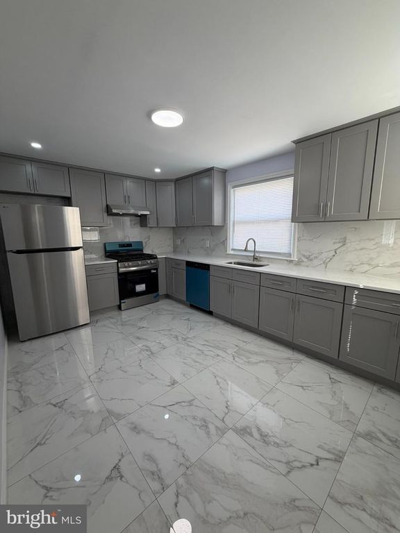 7913 BRADFORD ST, PHILADELPHIA, PA 19152 — photo 2