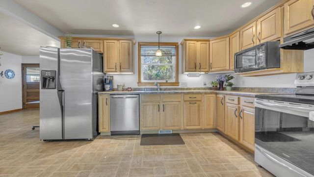 860 Forest AVENUE, Fond Du Lac, WI 54935