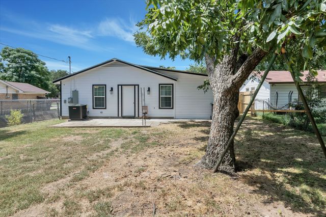 1305 Hadley Drive, Arlington, TX 76011