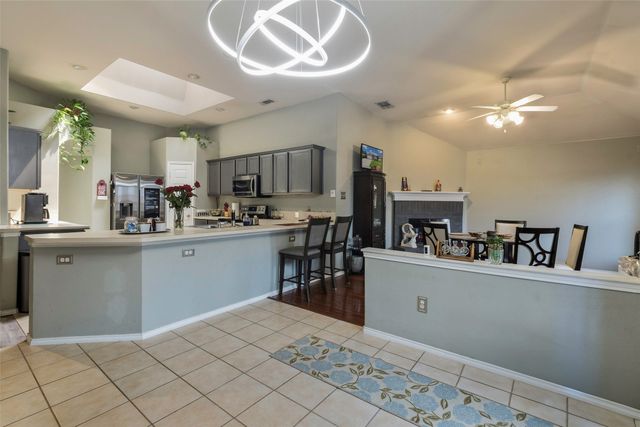 809 Fox Run Trail, Saginaw, TX 76179