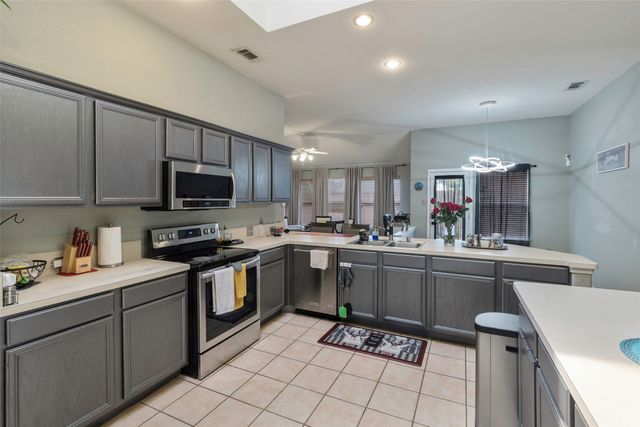 809 Fox Run Trail, Saginaw, TX 76179