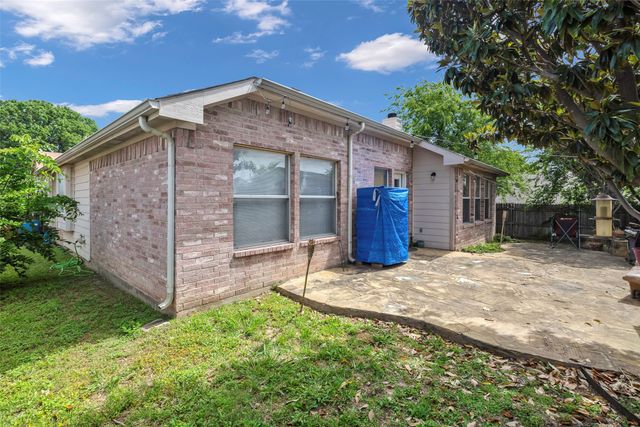 809 Fox Run Trail, Saginaw, TX 76179
