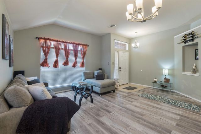 809 Fox Run Trail, Saginaw, TX 76179