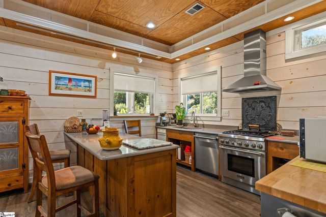 770 Dickson Road, Campobello, SC 29322