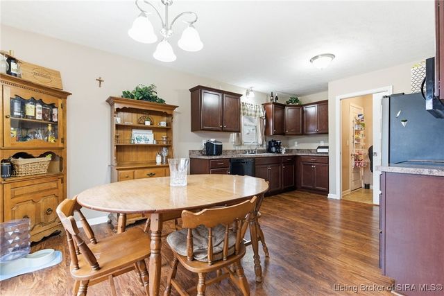 1618 Regans Way, Jeffersonville, IN 47130