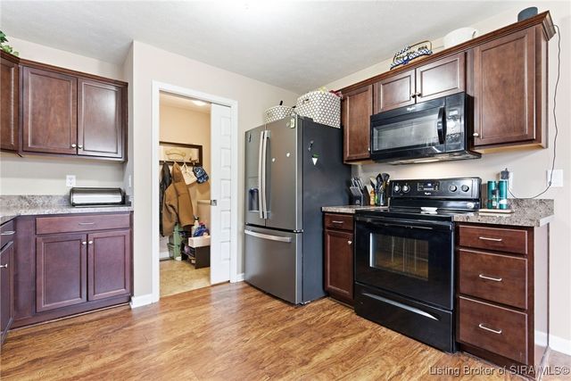 1618 Regans Way, Jeffersonville, IN 47130