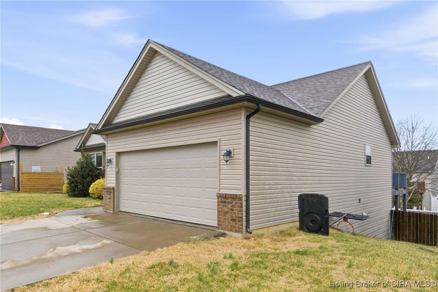 1618 Regans Way, Jeffersonville, IN 47130