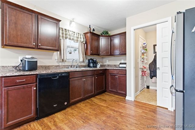 1618 Regans Way, Jeffersonville, IN 47130