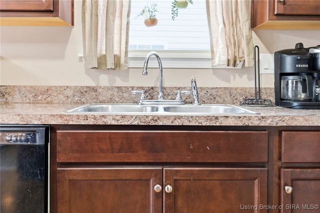 1618 Regans Way, Jeffersonville, IN 47130