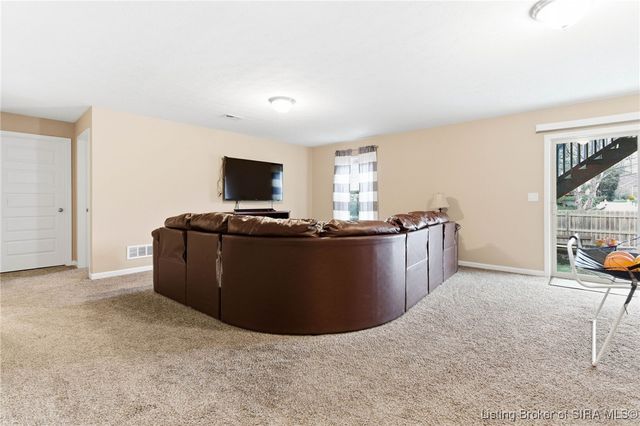 1618 Regans Way, Jeffersonville, IN 47130