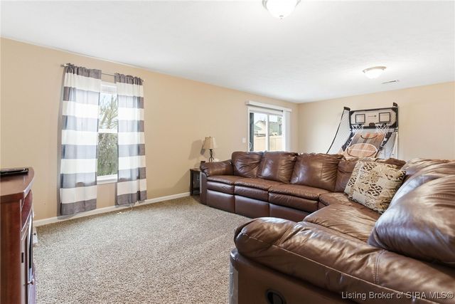 1618 Regans Way, Jeffersonville, IN 47130