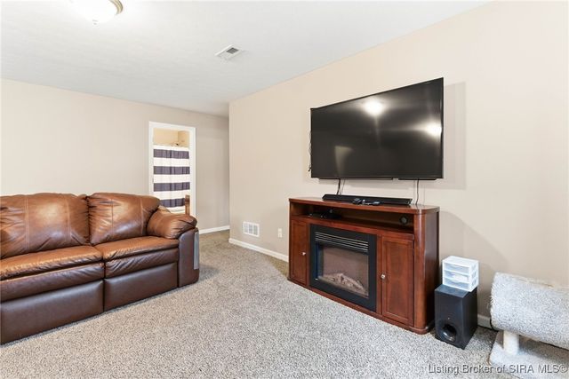 1618 Regans Way, Jeffersonville, IN 47130