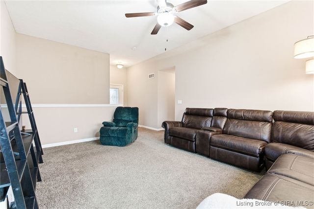 1618 Regans Way, Jeffersonville, IN 47130