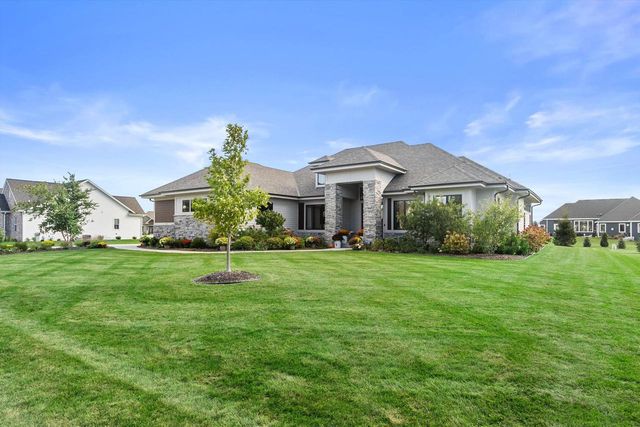 235 Four Winds COURT, Hartland, WI 53029
