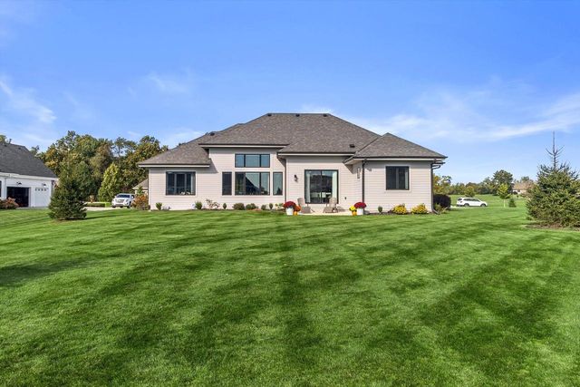 235 Four Winds COURT, Hartland, WI 53029
