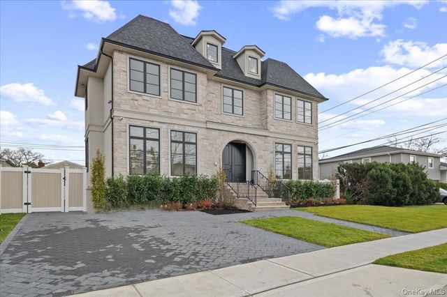 772 Park Lane, North Woodmere, NY 11581