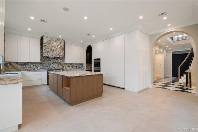 772 Park Lane, North Woodmere, NY 11581