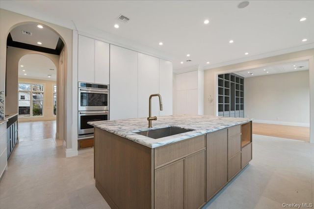 772 Park Lane, North Woodmere, NY 11581