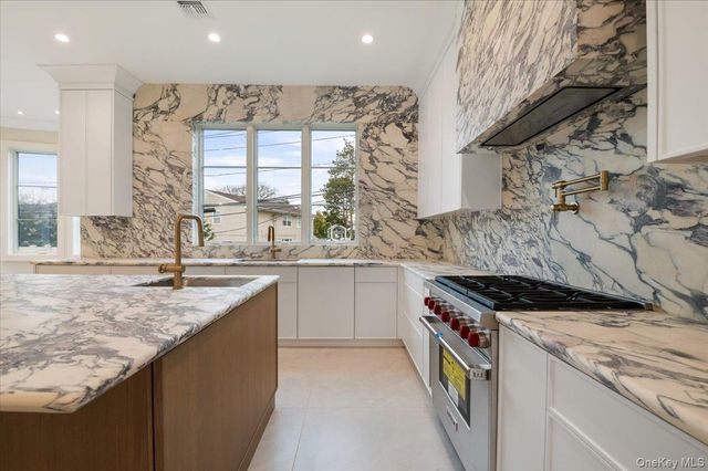 772 Park Lane, North Woodmere, NY 11581