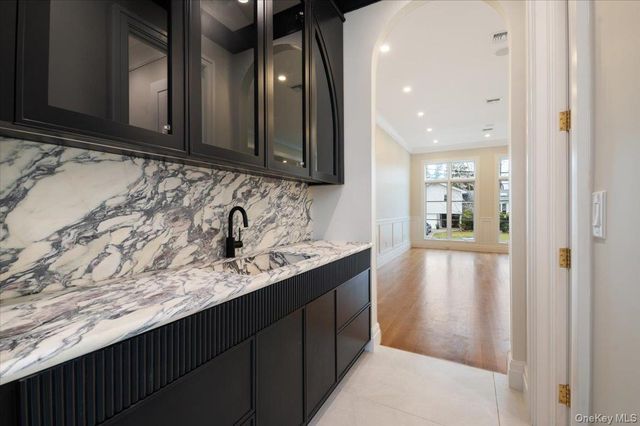 772 Park Lane, North Woodmere, NY 11581