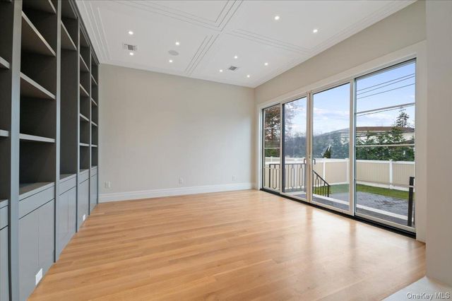 772 Park Lane, North Woodmere, NY 11581