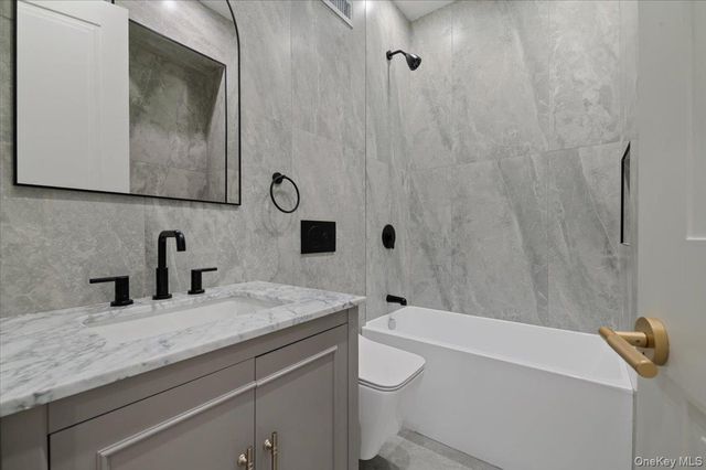 772 Park Lane, North Woodmere, NY 11581