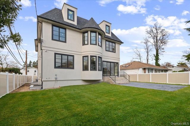 772 Park Lane, North Woodmere, NY 11581