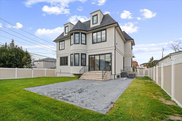 772 Park Lane, North Woodmere, NY 11581