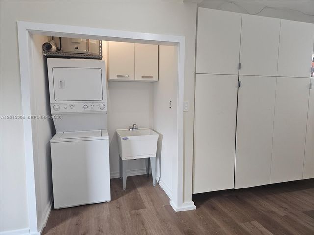 241 NE 1st Ter 1-2, Dania Beach, FL 33004