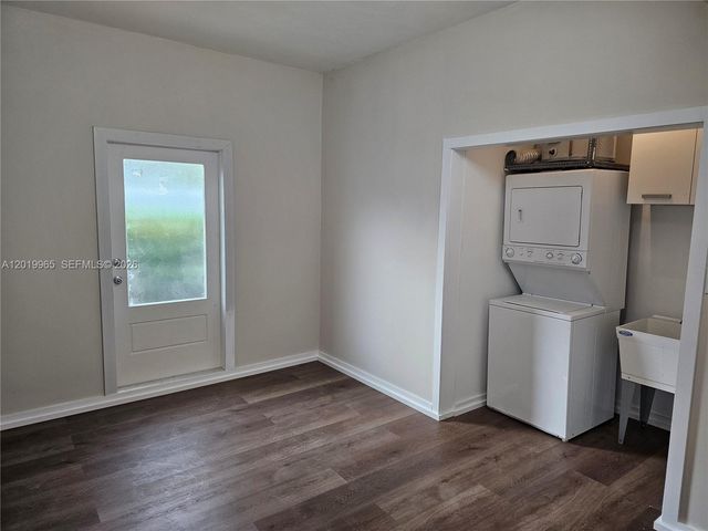 241 NE 1st Ter 1-2, Dania Beach, FL 33004