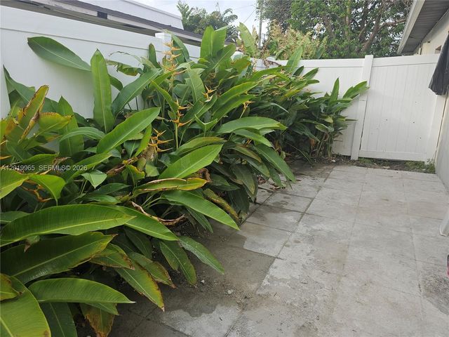 241 NE 1st Ter 1-2, Dania Beach, FL 33004