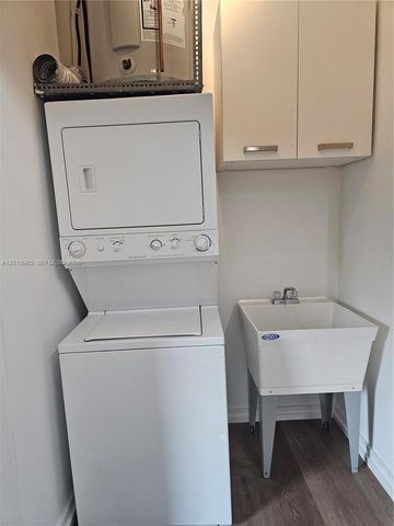 241 NE 1st Ter 1-2, Dania Beach, FL 33004