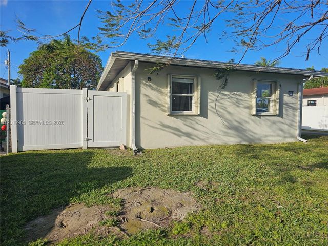 241 NE 1st Ter 1-2, Dania Beach, FL 33004