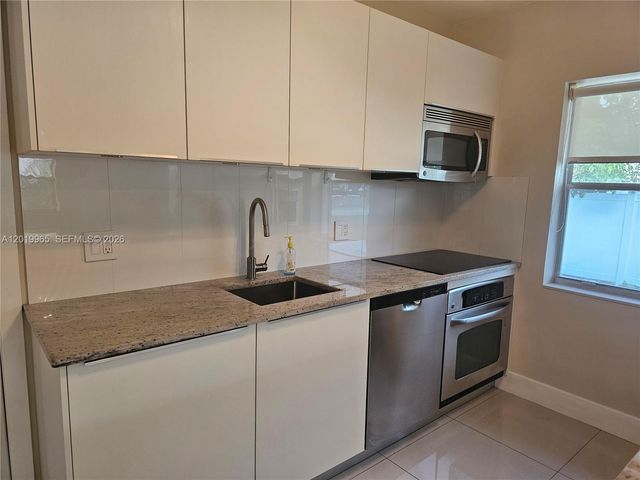 241 NE 1st Ter 1-2, Dania Beach, FL 33004