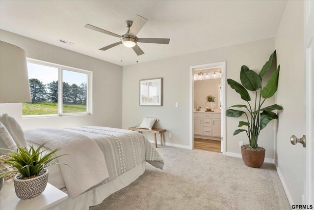 7932 N 93rd Street, Omaha, NE 68122