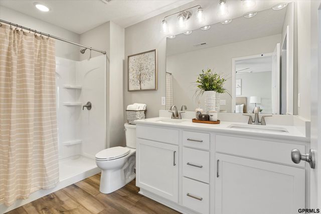 7932 N 93rd Street, Omaha, NE 68122