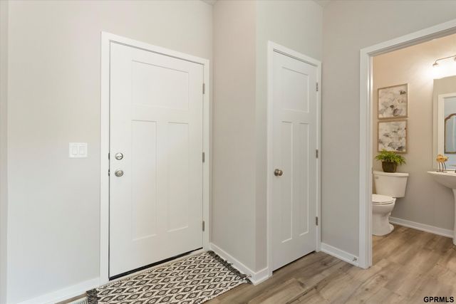 7932 N 93rd Street, Omaha, NE 68122