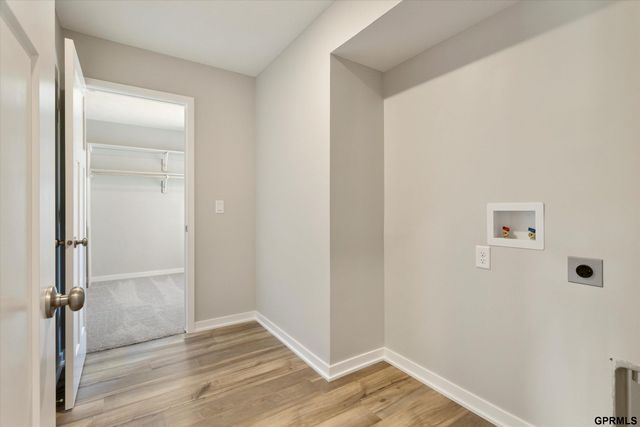 7932 N 93rd Street, Omaha, NE 68122