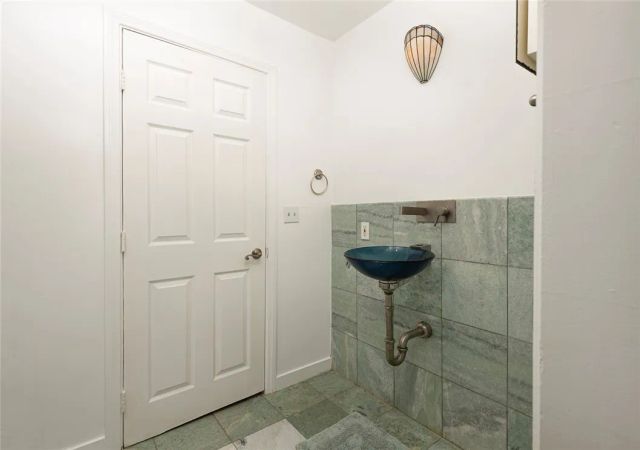 10416 Clybourn Avenue, Shadow Hills, CA 91040