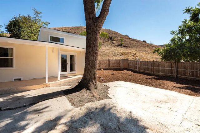 10416 Clybourn Avenue, Shadow Hills, CA 91040